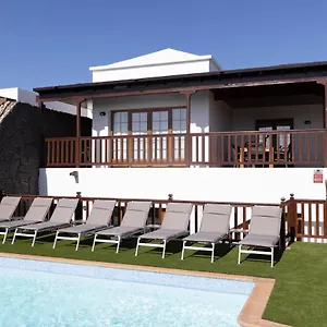 https://villa-penguina-play-blanca-lanzarote.in-canary-islands.com